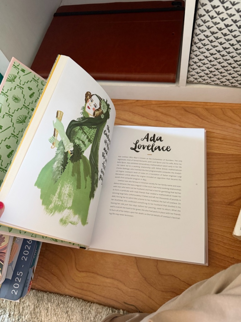 BAD GIRLS TABLE BOOK - Picture 6 of 7